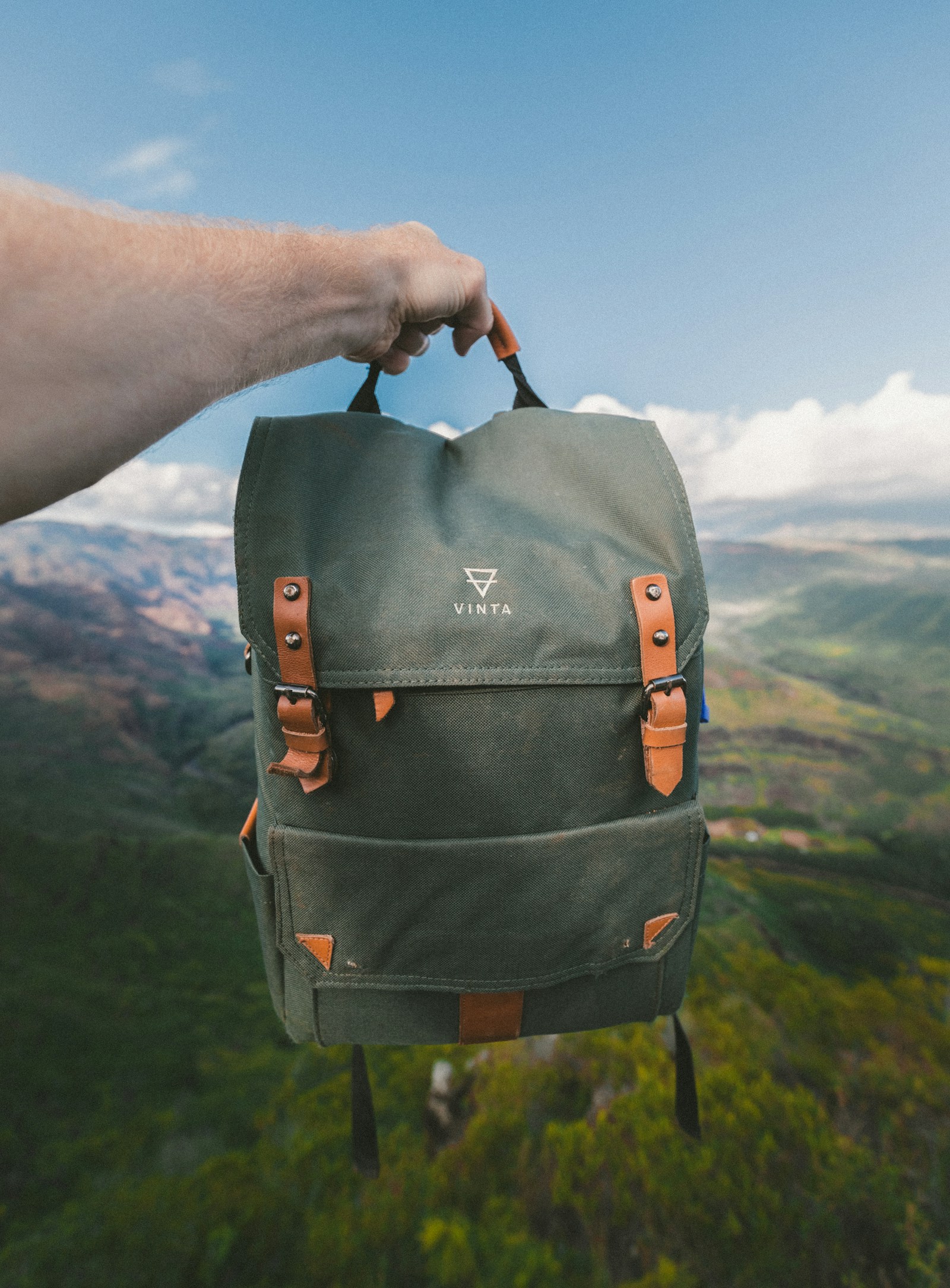 [Sample] The Weekender Bag That Finally Makes Sense